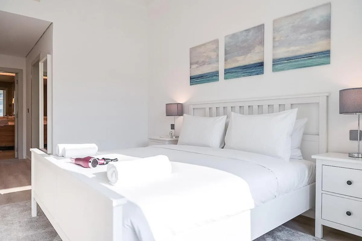 Modern 1Br Haven For 3 In Palm Jumeirah! Dubai Apartment