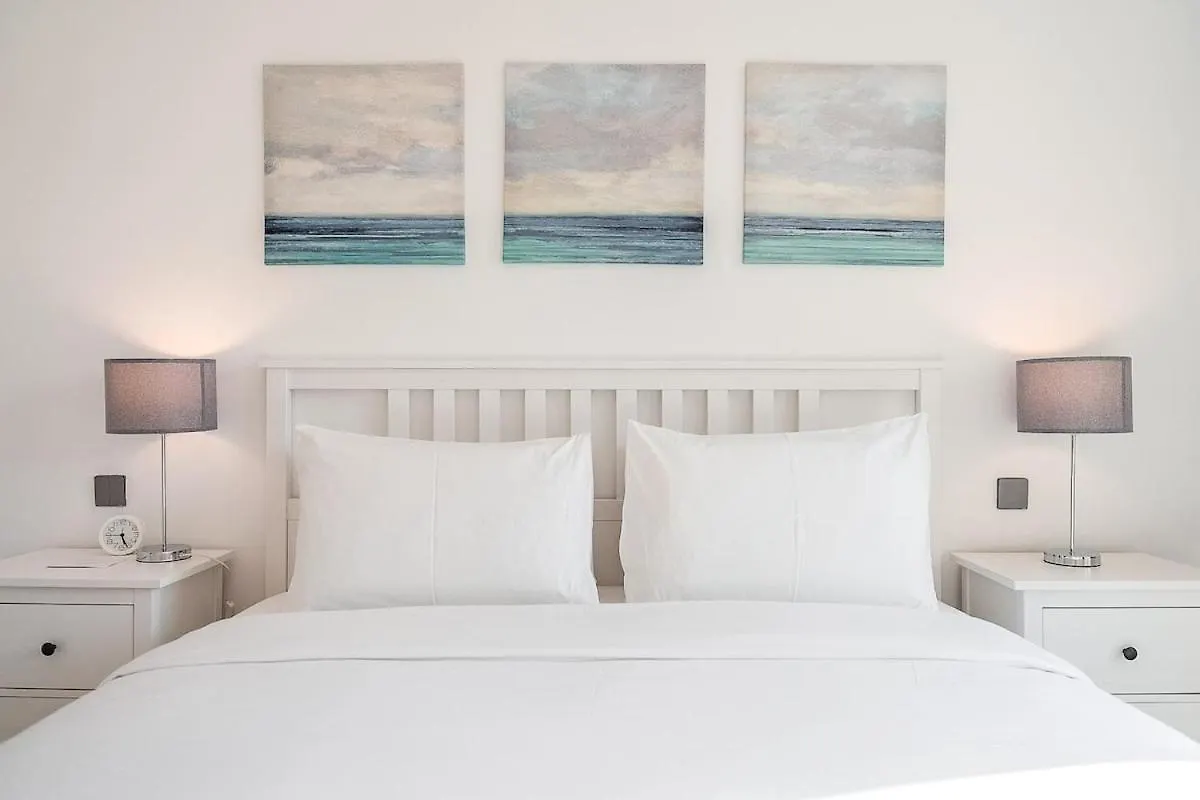 Modern 1Br Haven For 3 In Palm Jumeirah! Dubai Apartment