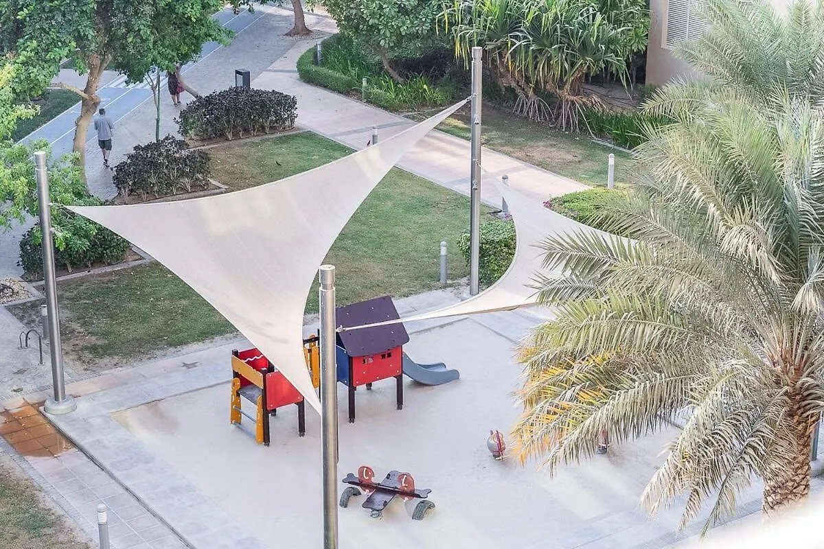 Modern 1Br Haven For 3 In Palm Jumeirah! Dubai Apartment