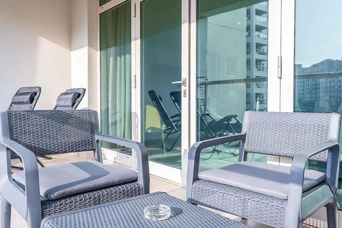 Modern 1Br Haven For 3 In Palm Jumeirah! Dubai United Arab Emirates